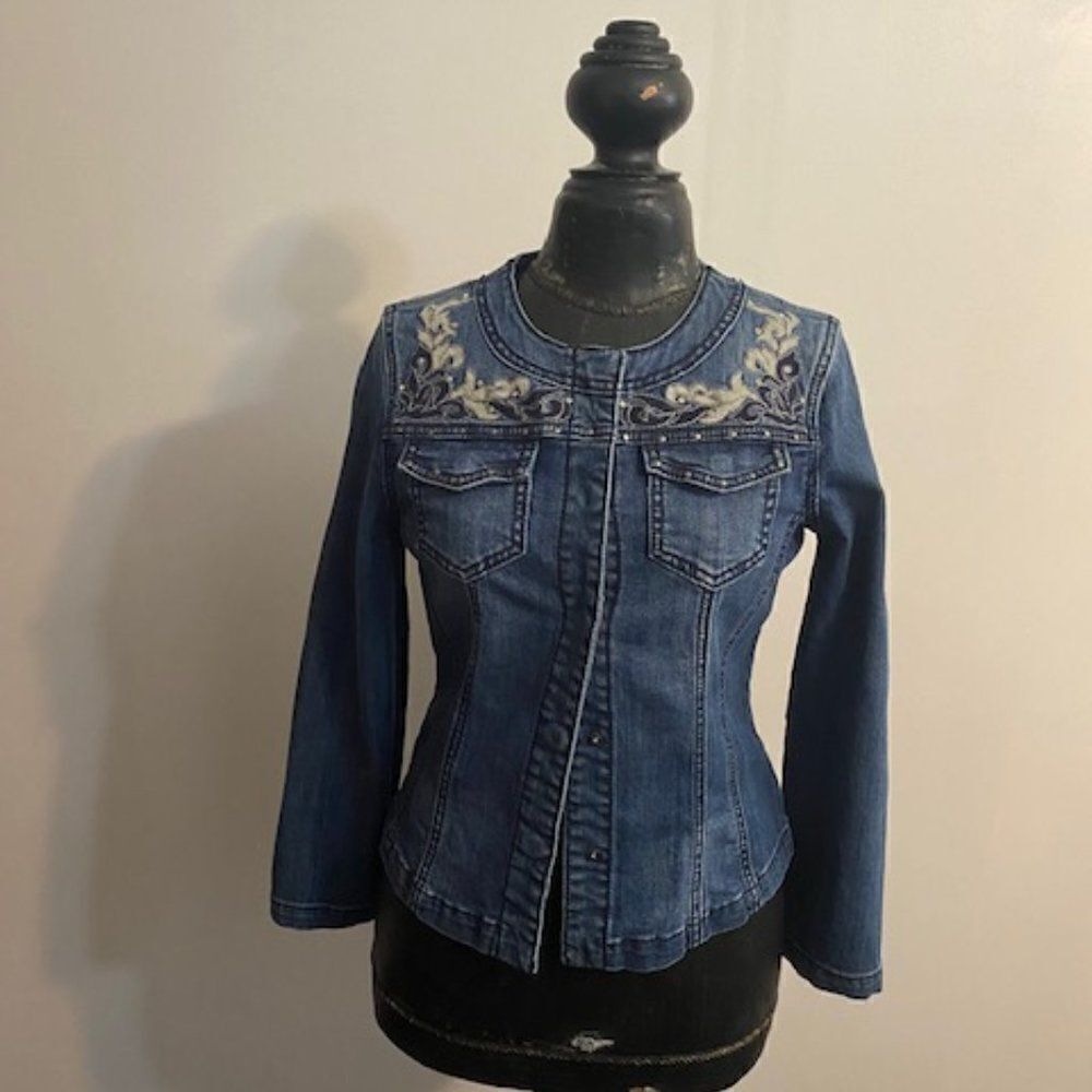 Reba embellished snap button jean jacket; size Small